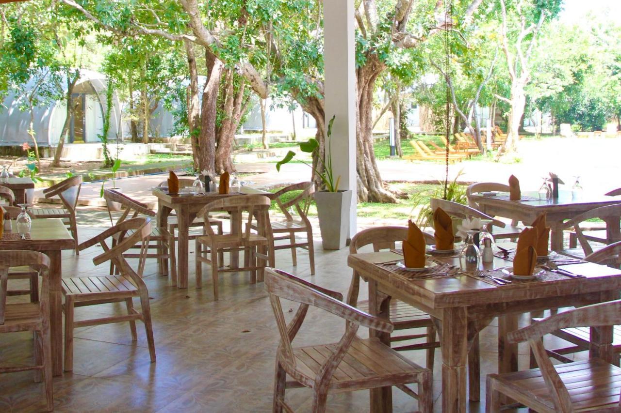 Nivadoo Resort Sigiriya Exteriör bild The restaurant at the resort