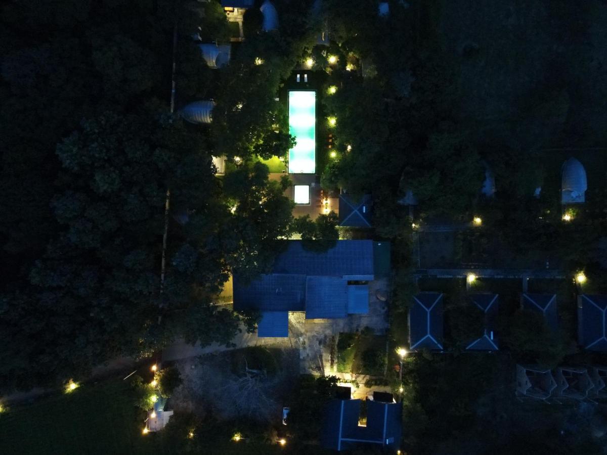 Nivadoo Resort Sigiriya Exteriör bild Aerial view of the house at night