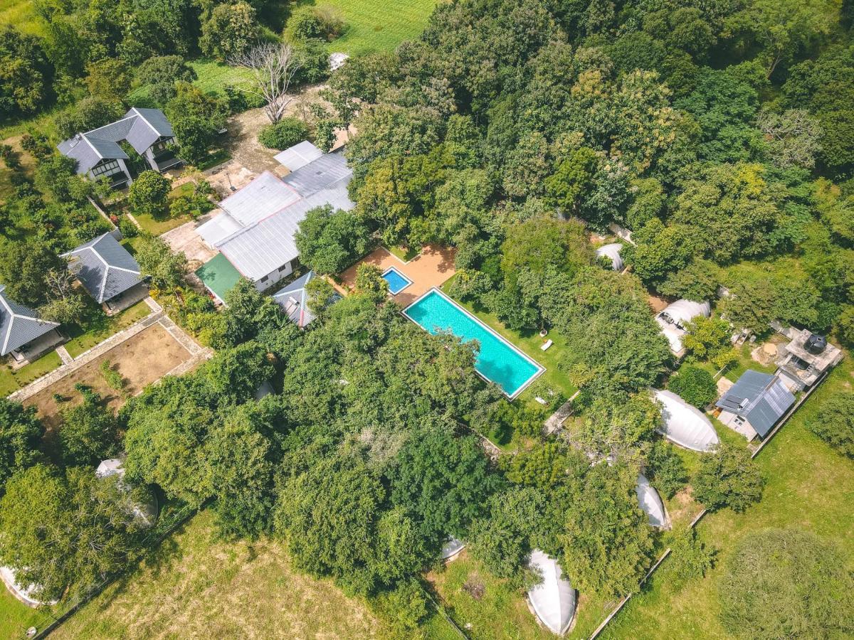 Nivadoo Resort Sigiriya Exteriör bild Aerial view of the house